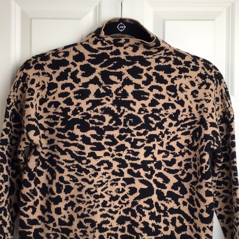 Tahari 🐆 leopard mock neck sweater - Picture 2 of 8
